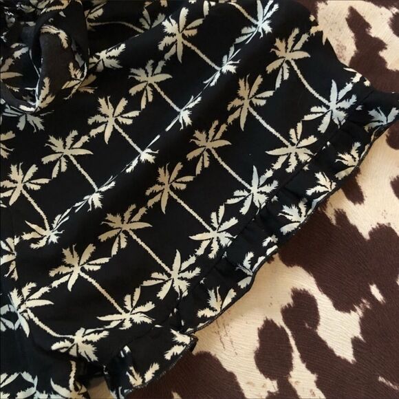 Black Palm Tree Shorts Romper MEDIUM - Picture 7 of 7